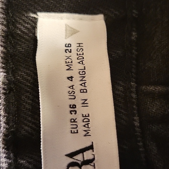 Zara HR Cut Off Jean Shorts - Picture 4 of 7